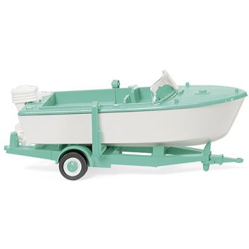Anhänger beladen mit Motorboot, signalweiß/mintgrün, Baujahr 1961-65