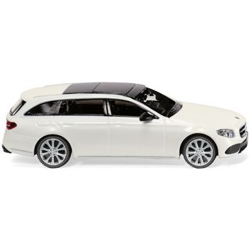 Mercedes-Benz E-Klasse S213 Avantgarde mit geschlossenem Glasdach, diamantweiß perleffekt