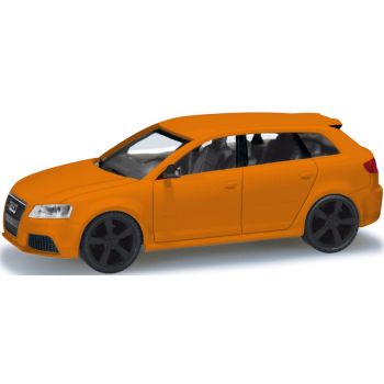 Audi RS3 Sportback, glutorange mit schwarzen Felgen