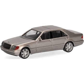 Mercedes-Benz 600 SEL V12 mit Brabus-Felgen, rauchsilber metallic