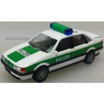 VW Passat Limousine grün/weiß, mit grünem RTK6 Blaulichtbalken mit rückwärtiger roter Anzeige 