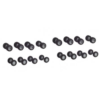 Geländereifen mit Allradfelgen, je 8 x Zwillingsradsatz / Vorderradsatz, einteilig