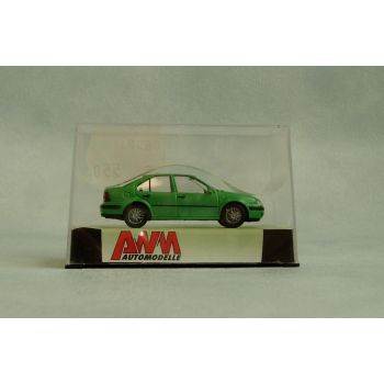 VW Bora, 4-türig, grün metallic