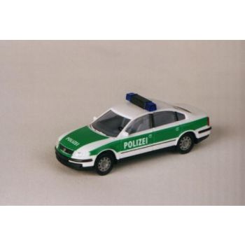 VW Passat B5 Limousine der POLIZEI, weiß/grün
