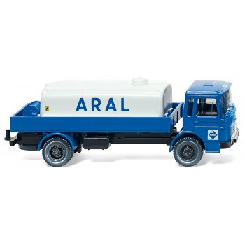 MAN LKW Pritsche beladen mit Öltank