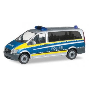 Mercedes-Benz Vito, Polizei Saarland, silber/blau mit leuchtgelbem Streifendesign