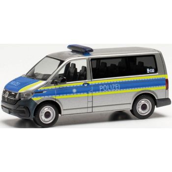 VW T6.1 Bus, Polizei München, silber/blau mit leuchtgelben Streifen