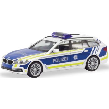 BMW 5er Touring (G31), Polizei Bayern, weiß mit blau/gelbem Streifendesign