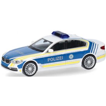 BMW 5er Limousine, Polizei Bayern, weiß/blau mit leuchtgelbem Streifendekor