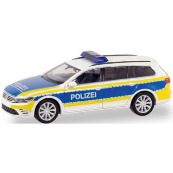 VW Passat GTE Variant, Polizei Niedersachsen, weiß/blau mit leuchtgelbem Streifendesign