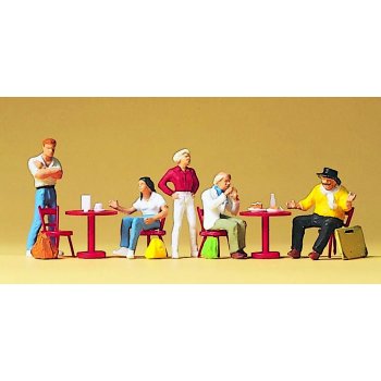 Studenten mit Künstler im Straßencafe