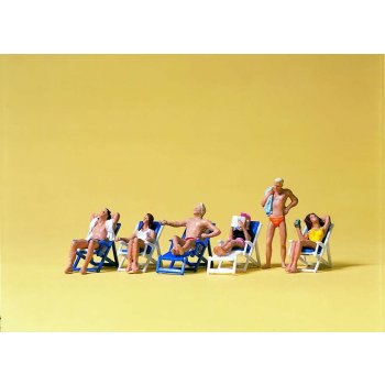 Freizeit im Garten (mit Liegestühlen)