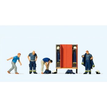 Feuerwehrmänner in moderner Einsatzkleidung, Fertigmachen zum Einsatz