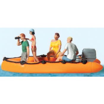 Familie im Schlauchboot