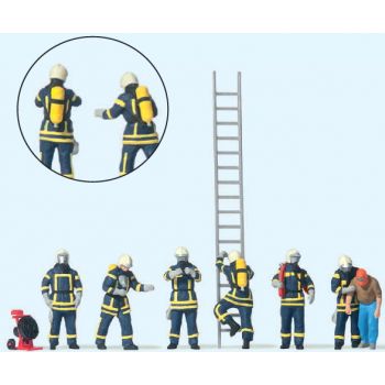 Feuerwehrleute in moderner Einsatzkleidung, Uniformfarbe blau. Atemschutzgeräteträger