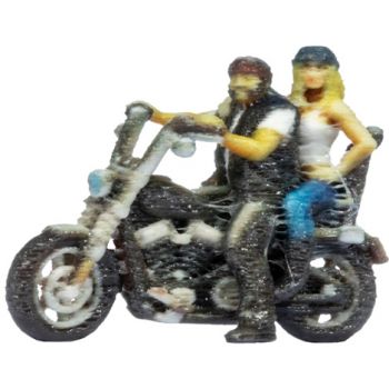 Chopper mit Rocker und Sozia stehend, im farbigen 3D-Druck