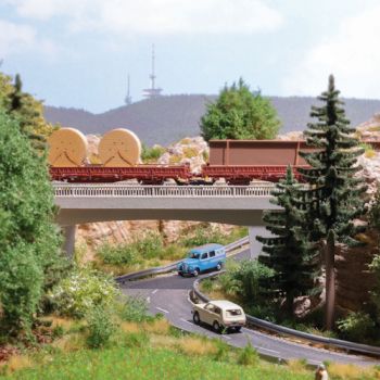 Straßenüberführung, Größe 250 x 91 mm, Höhe ohne Geländer 73 mm, mit Geländer 83 mm