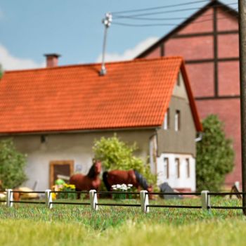 Zaun mit Betonpfählen, Bausatz, Länge 50 cm