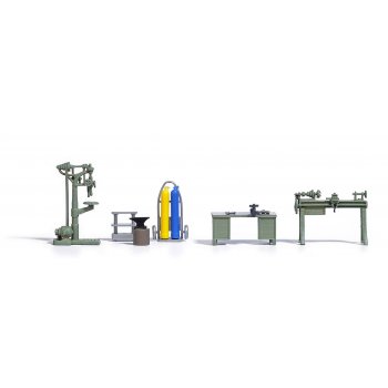 Handwerker-Werkstatt, Werkstatteinrichtung mit Maschinen, Drehbank, Säulenbohrmaschine, Werktisch mit Schraubstock, Klotz und Amboss, Werkstattwagen,