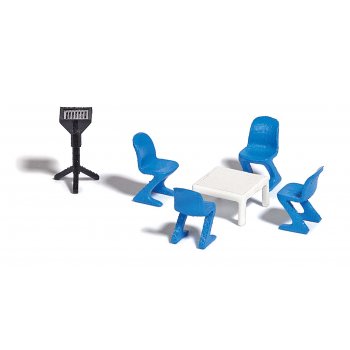 Gartenmöbel-Set, mit Tisch, 4 Plastikstühlen und Standgrill im Stil der 1970-er Jahre