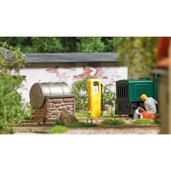 Diesel-Tankstelle, kleine Dieseltankstelle für Feldbahnen, mit Zapfsäule und Tank mit Steinsockel, Bausatz, 20 x 17 mm, Höhe 21 mm