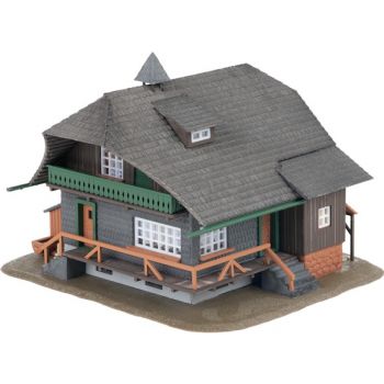 Jubiläumsmodell Schwarzwaldhaus mit Figur mit Bollenhut, Größe 125 x 125 x 87 mm, Bausatz