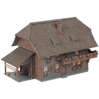 Jubiläumsmodell Uhrenmacherhaus mit Figur (Uhrenträger), patiniertes Modell, Größe 165 x 110 x 113 mm, Bausatz