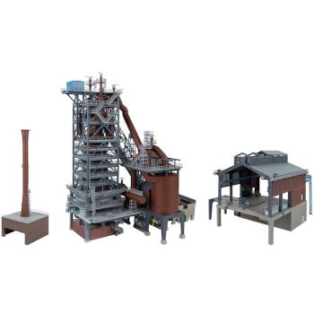 Hochofen mit Gießhalle, Hochofen, Schrägaufzug samt Windenhaus, Staubsammler, Hosenrohr, Gasfackel, Portalkran, 695x450 mm, Höhe 545 mm, Bausatz