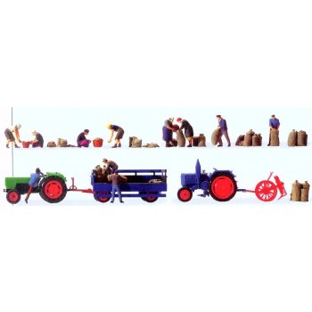 Kartoffelernte, 11 handbemalte Figuren, Ackerschlepper Deutz D 6206 mit Anhänger, Ackerschlepper Lanz D 2416 mit Kartoffelroder, Zubehör