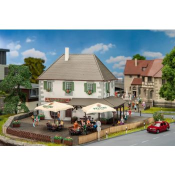 Landgasthof Veltins, Gaststätte: 175x130x152 mm, Zaun: 200x11x2 mm, Bausatz