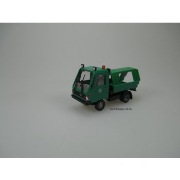 Multicar Pritschenkipper beladen mit Schutzblech-Pressteil, POLIZEI Sachsen-Anhalt