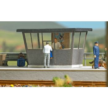 Bahnsteigkiosk, typischer DDR-Kiosk in moderner Bauweise mit großen Fenstern, Bausatz, Größe: 49 x 35 mm, Höhe 30 mm