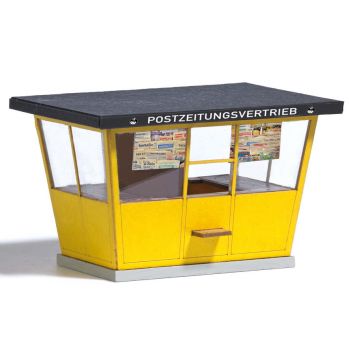 DDR Kiosk, Typischer DDR-Kiosk in moderner Bauweise mit großen Fenstern. Ausschneidebogen mit Beschriftung sowie Motiven von Zeitungen und