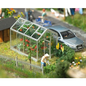 Zwei Gewächshäuser mit Zubehör