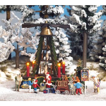 Weihnachtspyramide mit Holzfiguren und Zubehör