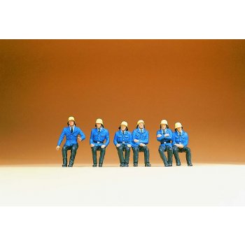 Feuerwehrmänner, sitzend