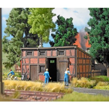 Nebengebäude, älteres Hinterhofgebäude in Ziegel/Fachwerkbauweise, Bausatz L/B/H 8,5 x 5,8 x 4,7 cm