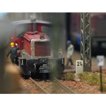 Nummernsteine, Nachbildung der allgemein als Kilometersteine bezeichneten Markierungssteine, Inhalt 40 Steine von km 23,0 bis 26,9, Größe 5x1,3x16 mm