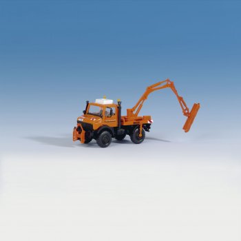 Unimog mit Lichtraumschneidgerät, kommunal