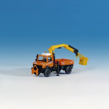 Unimog mit Arbeitskran und Korb, orange