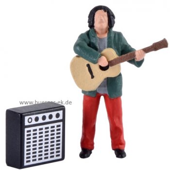 Straßengitarrist mit Verstärker, bewegt, Elektronik-Artikel