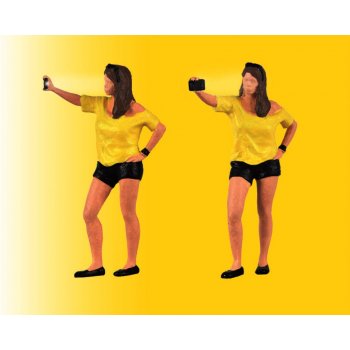 Frau schießt Selfie, mit funktionsfähigem Blitzlicht, Elektronik, Einbautiefe 3,8 cm,