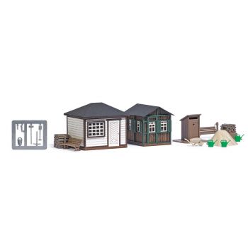 Gartenlauben Set 1, Bausatz mit 2 Gartenlauben in echter Holzbauweise, koloriert, mit Gartenzubehör, Sitzbänke, Holzstapel, Sandhaufen mit Schubkarren