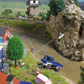 THW Seilbahn, Bausatz für vorbildgetreue Bergung von Personen, komplett mit Dreibock, Greifzug, Erdanker, Schleifkorbe (Trage) mit Arbeitsleine und