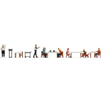 Figuren-Themenwelt Restaurant, Inhalt: 5 sitzende Gäste und Hund, Kellner, Werbefigur Koch, Tische und Stühle, Servierwagen, Pult mit Speisekarte