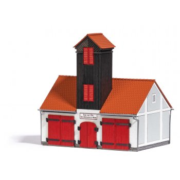 Feuerwehrgebäude Jonaswalde, Holztore zum öffnen, Größe: 10,3 x 7,3 x 10,4 cm, Bausatz