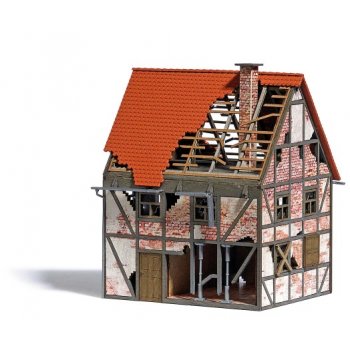 Verfallenes Fachwerkhaus, Bausatz, Größe 9,3 x 8,1 x 11,1 cm
