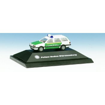 VW Passat Variant der POLIZEI Baden-Württemberg mit Aufschrift 