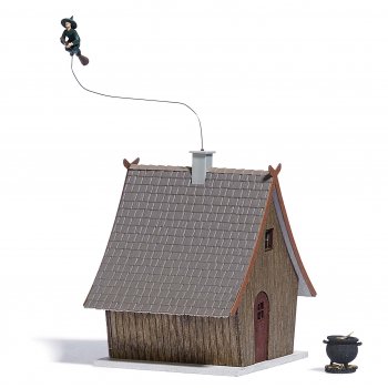 Hexenhaus mit fliegender Hexe, Lagerfeuer mit Hexenkessel, die Glut des Feuers wird durch eine LED giftig grün erleuchtet, Größe 6,4 x 5,2 cm,