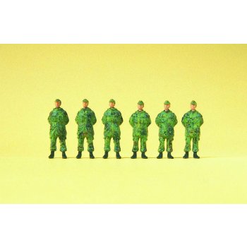 Soldaten stehend, Feldmütze, Parka, Fleckt.